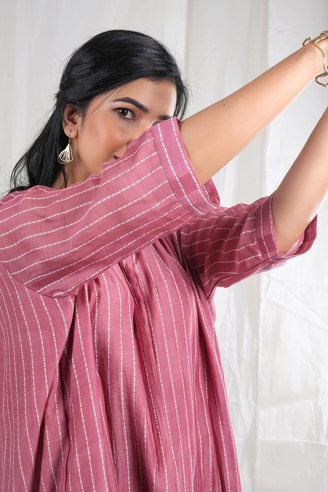 Gulabik - Stripe Print Mul Chanderi 2 Piece Kurta Set in Pink Color Phalak Collection  - Indian Wear - Image 4