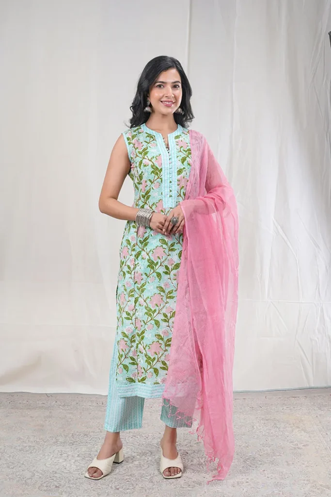 Designer Kurta Sets vs. Traditional Kurtas: What’s the Difference?
